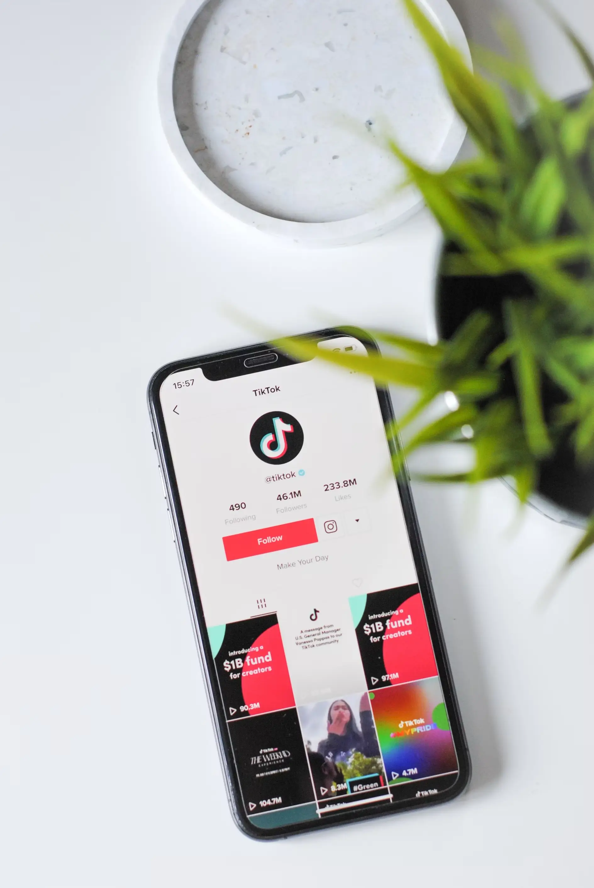 TikTok ⵢⴻⵜⵜⵇⴰⴱⴰⵍ ⵜⵉⵥⵔⴰⴼ ⵏ ⵢⵉⵣⴻⵏ ⵙ ⵓⵙⴻⴽⵛⴻⵎ ⵏ ⵜⵎⴻⵙⵍⴰⵢⵉⵏ ⵏ ⵜⴻⵔⴱⴰⵄⵜ