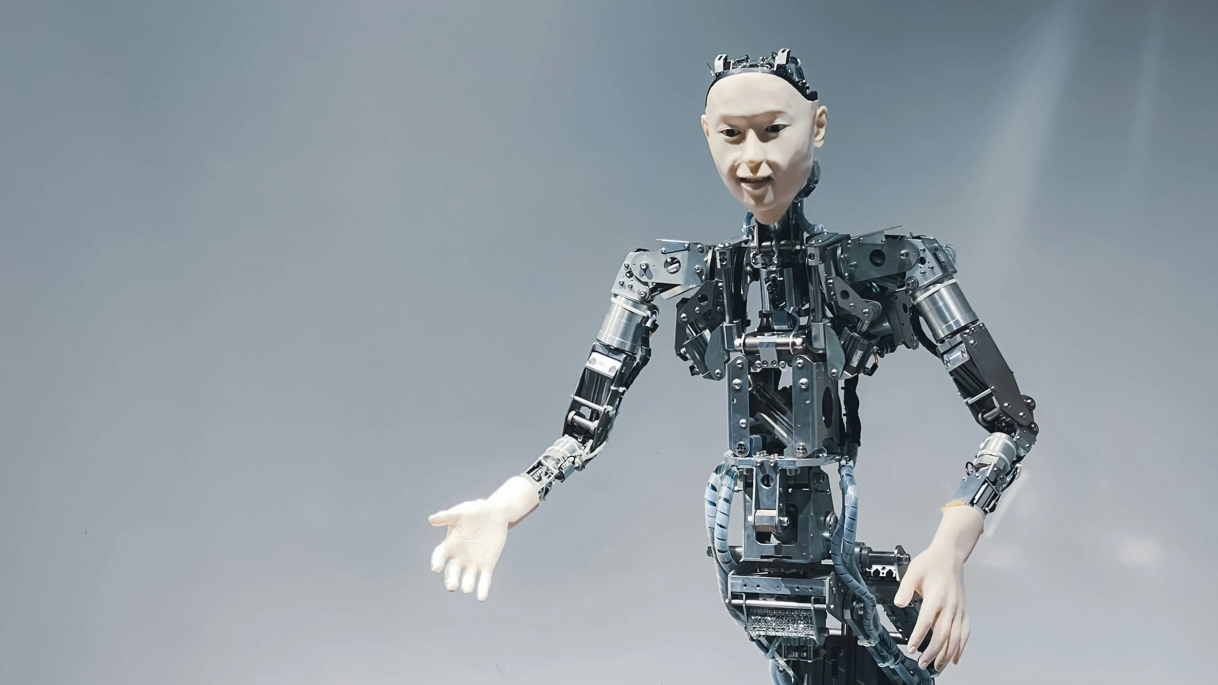 Boston Dynamics și Agility îi învață pe roboții bipezi să cadă în siguranță